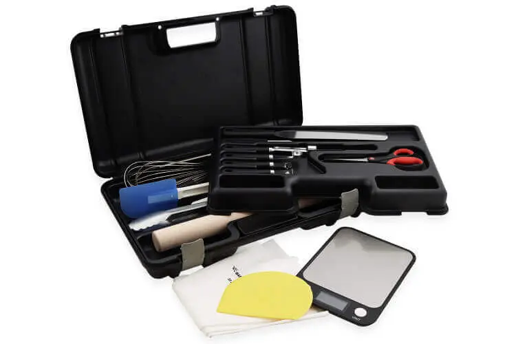 Mallette sp&eacute;ciale CAP/BEP Cuisine Fischer Bargoin 18 ustensiles + cadenas et balance Petit Prix